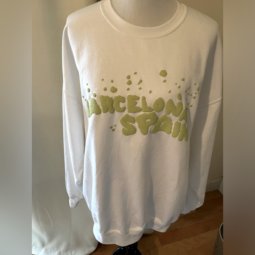 ✨✨Barcelona Sweatshirt!✨✨